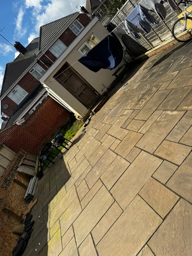 1  bedroom available  Main Photo