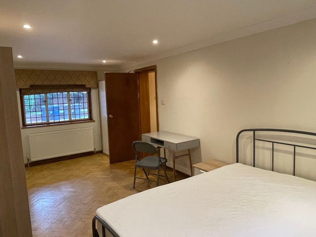 Spacious ensuite room available, Milton Rd Main Photo