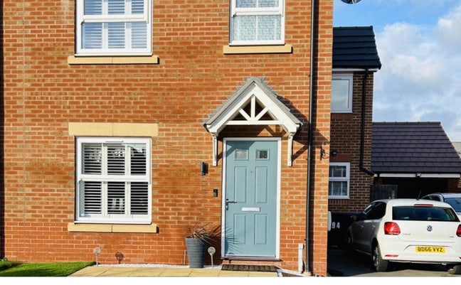 Modern Double bedroom with own bathroom in L/Spa  Main Photo