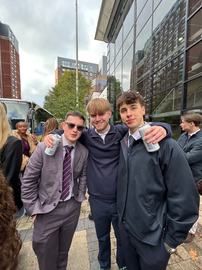 Looking for flatmates for second year university. Main Photo