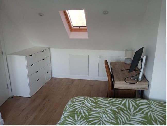 Double room ensuite 20mins walk from train station Main Photo