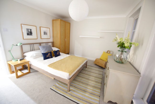 Staines -Lovely Room in an attractive House Share  Main Photo