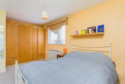 Huge master bedroom in 2 bed flat in bethnal green Main Photo