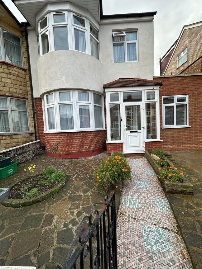 Modern, cozy and large studio for rent  Main Photo