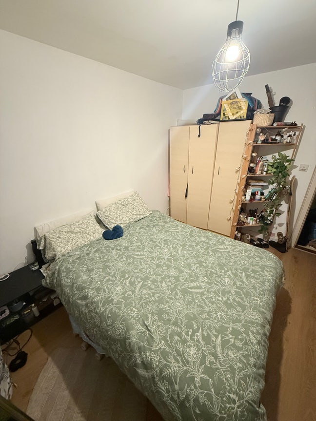 Spacious & Bright Double Room in Bow  Main Photo