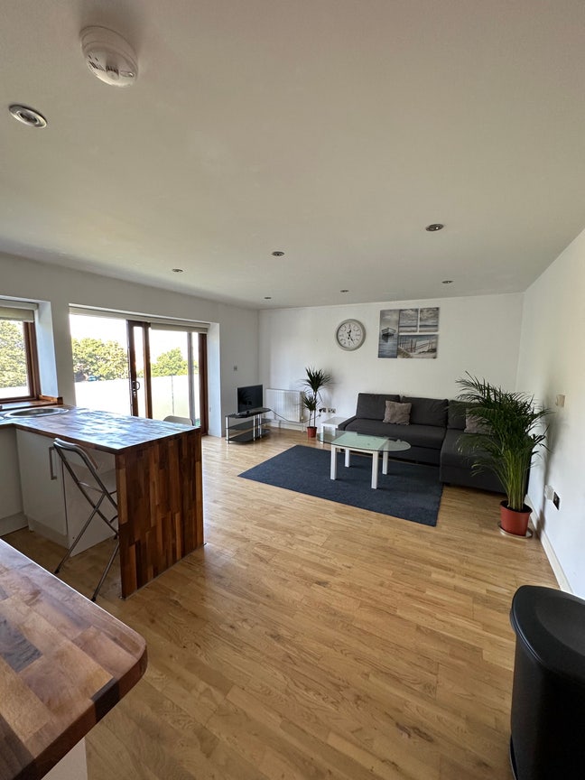 Huge en suite for rent  Main Photo