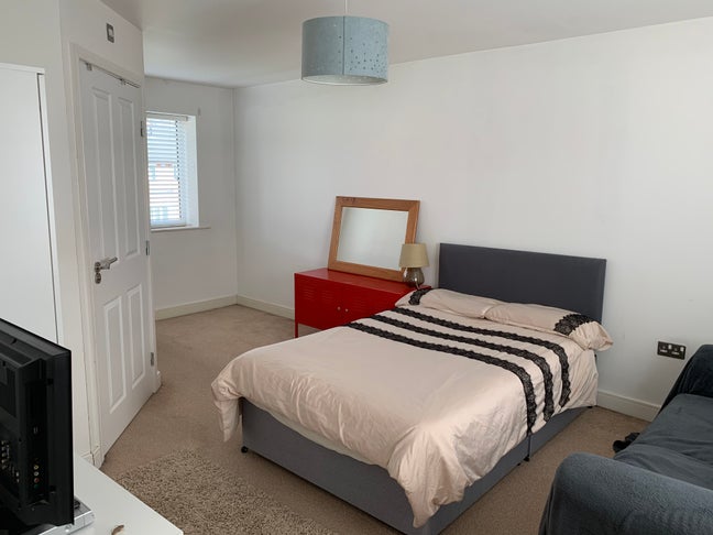 Large en-suite with all bills included! Main Photo