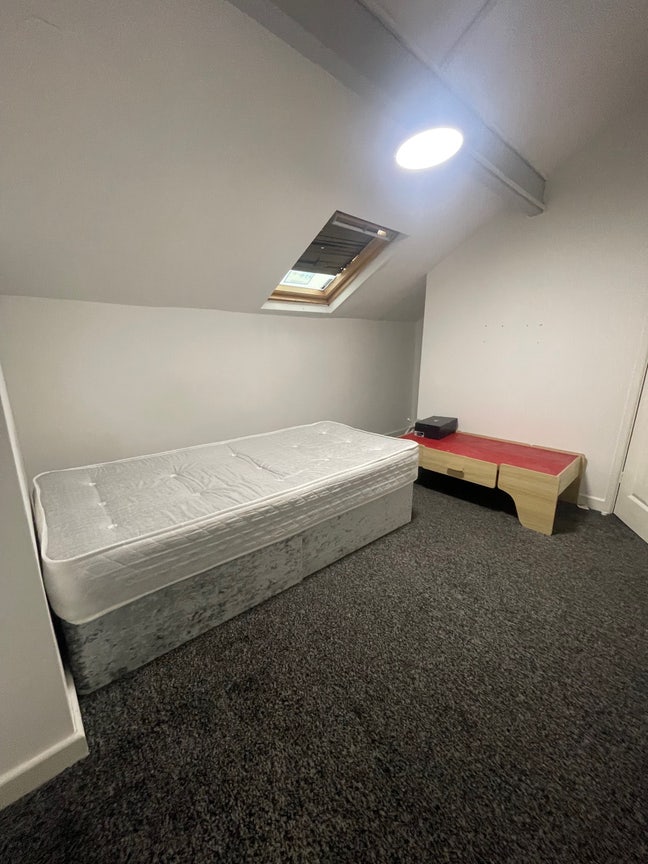 Furnished LS11 Rooms to Rent Main Photo