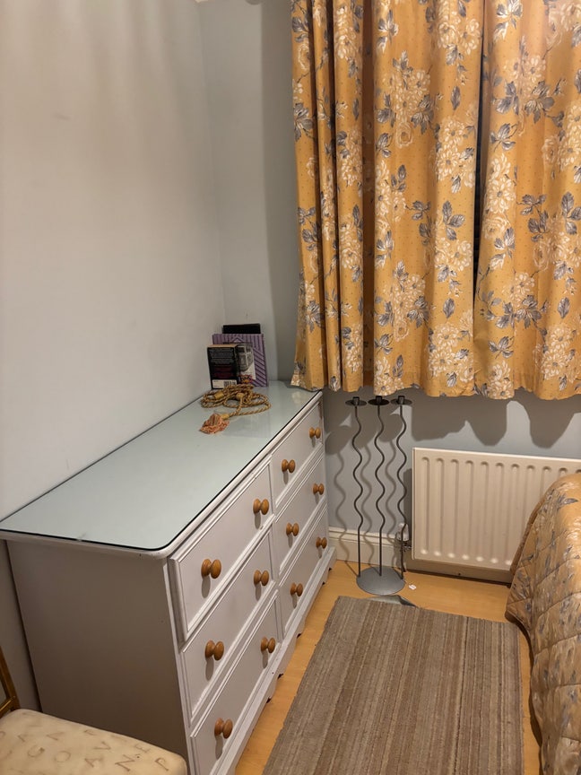 Single Room in a Quiet Respectable Area  Main Photo