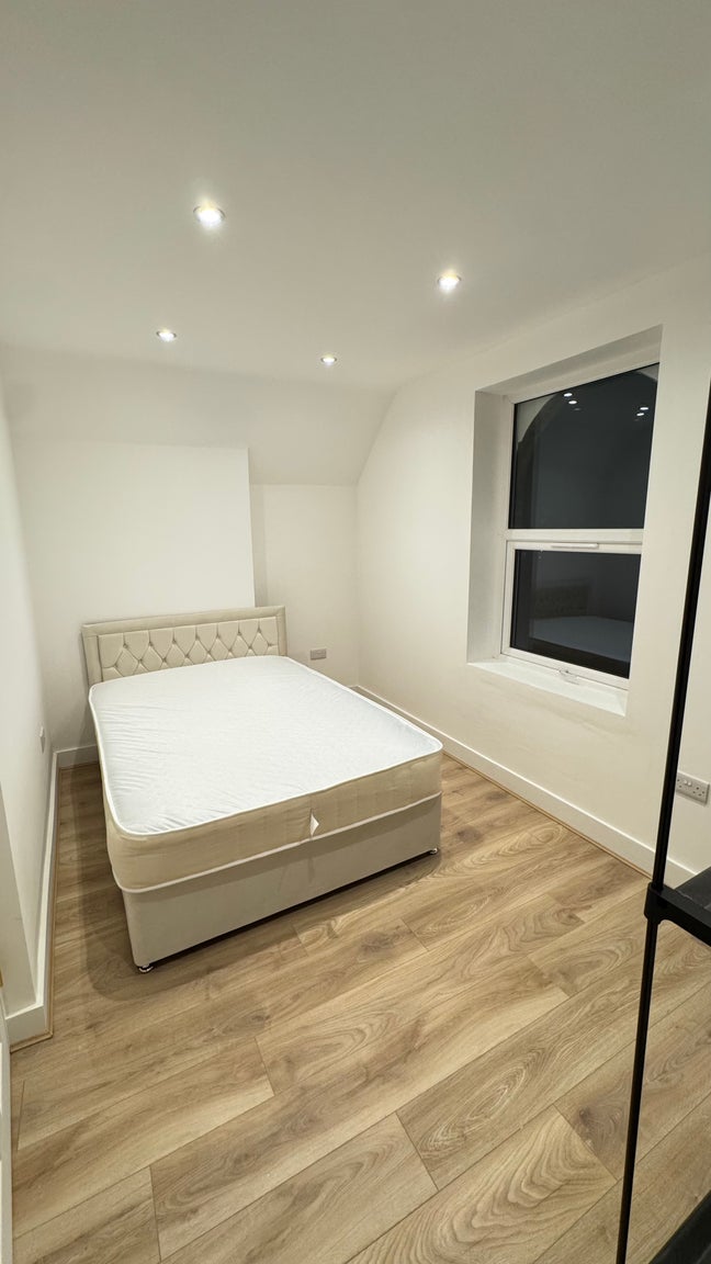 2 rooms in a lovely bright flat  Main Photo