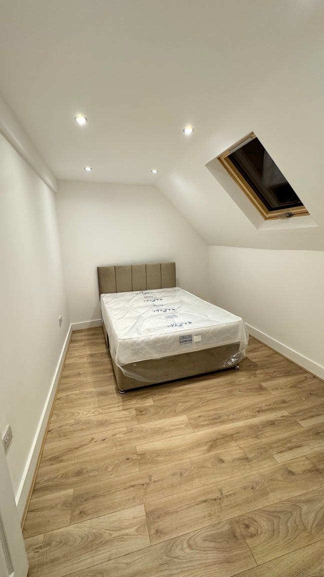 2 rooms in a lovely bright flat  Main Photo