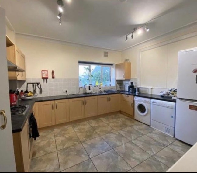 Single room available in house share- Southbourne Main Photo