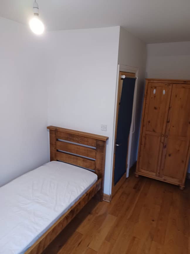 Spacious single room  Main Photo