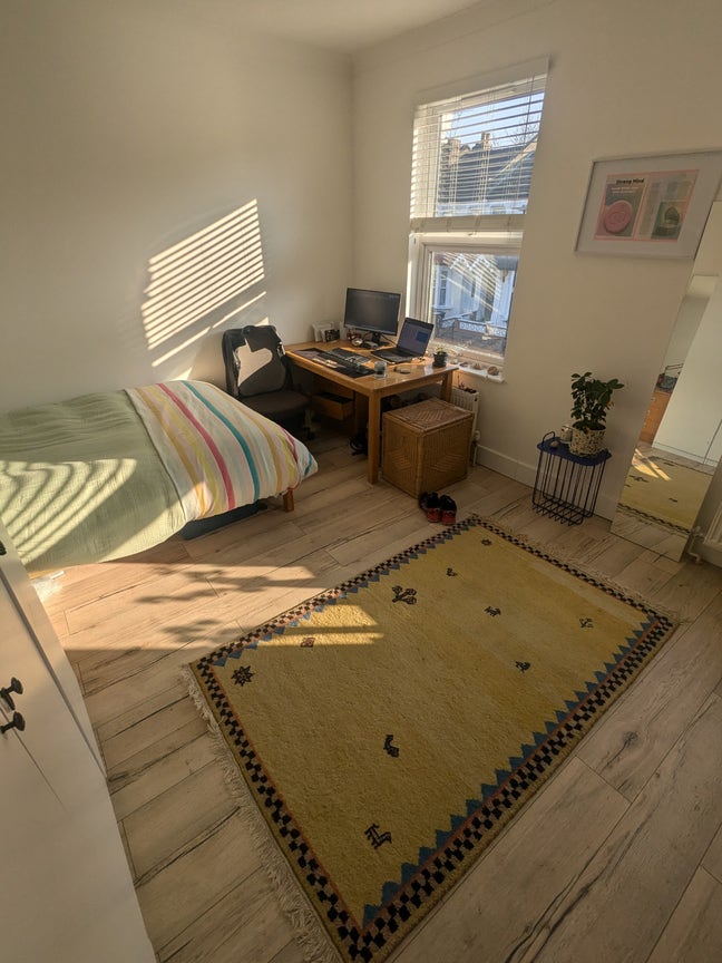 Large Double Room - 2 mins From Turnpike Lane tube Main Photo