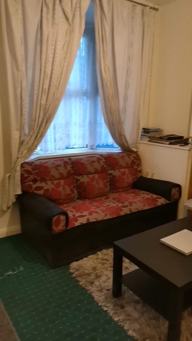 Double room available for 1 person , Main Photo