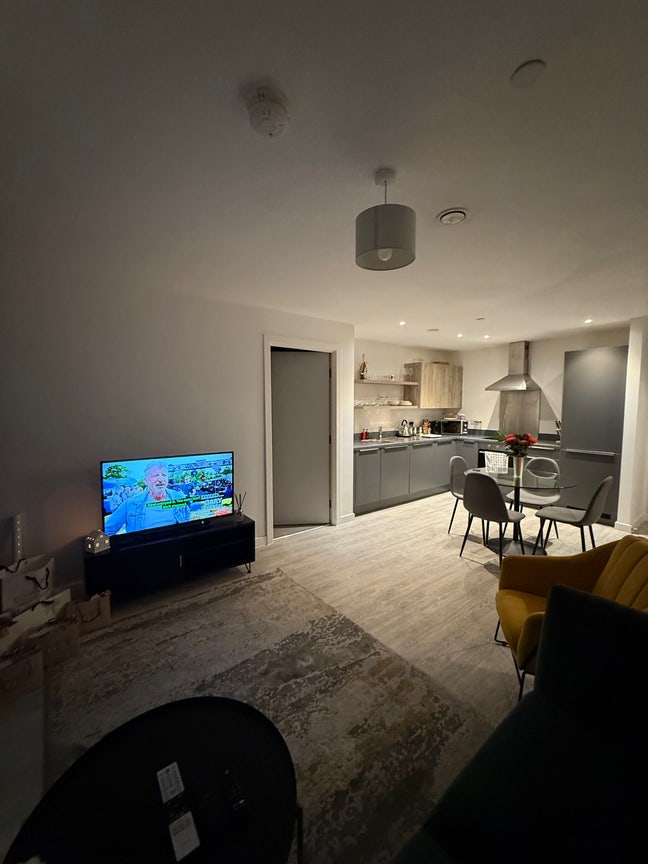 Ensuite room available, looking for a flat buddy 🩷 Main Photo