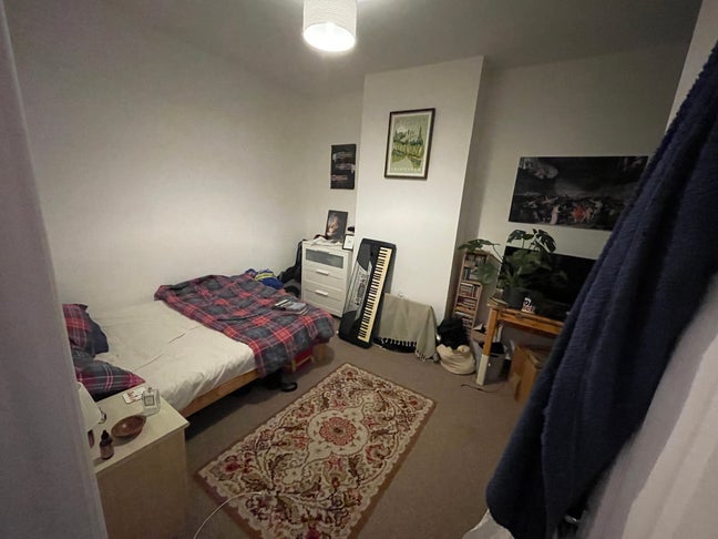 Spacious double room in house share Main Photo