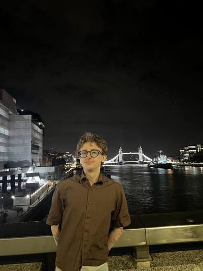 Young professional looking for studio Main Photo