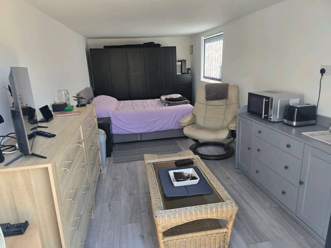 Annexe, lounge/bedroom. Main Photo