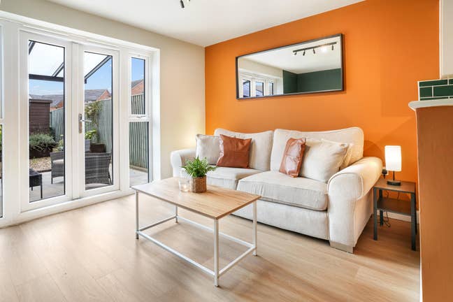 2 Professional 5* rooms. Flexible contract EPort Main Photo