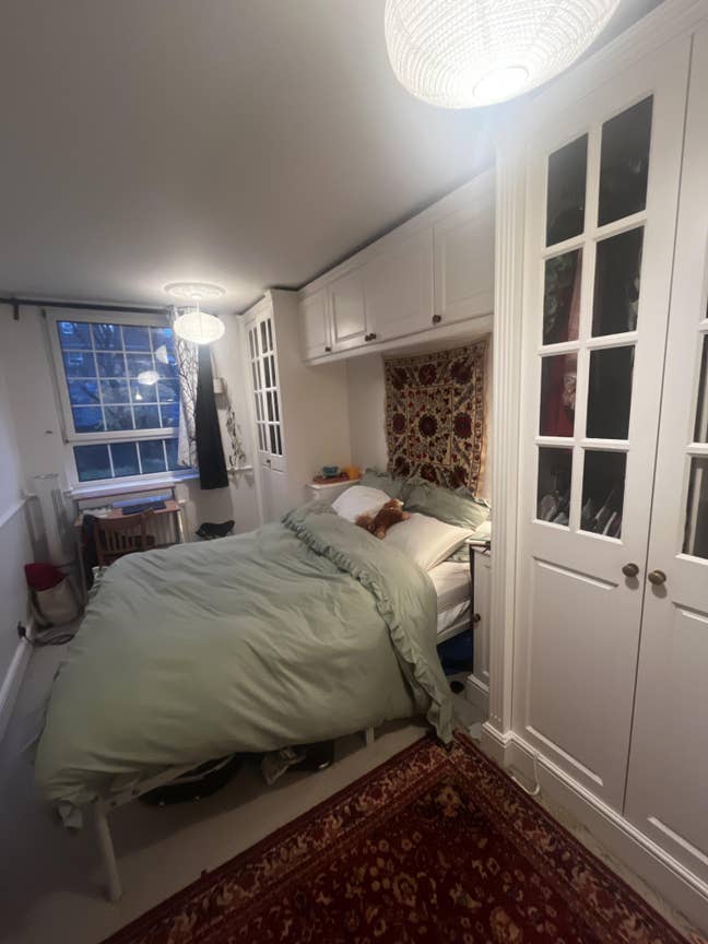 Double Room in Spacious Angel House with Garden Main Photo