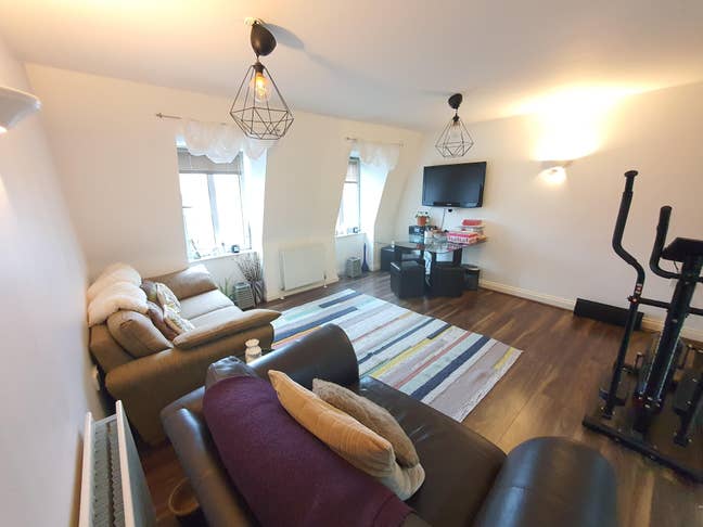 Queens Road, London Main Photo