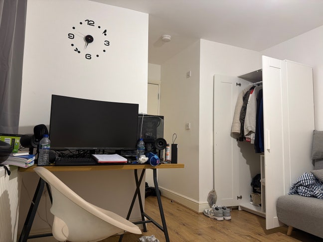 Studio/ one bedroom Main Photo