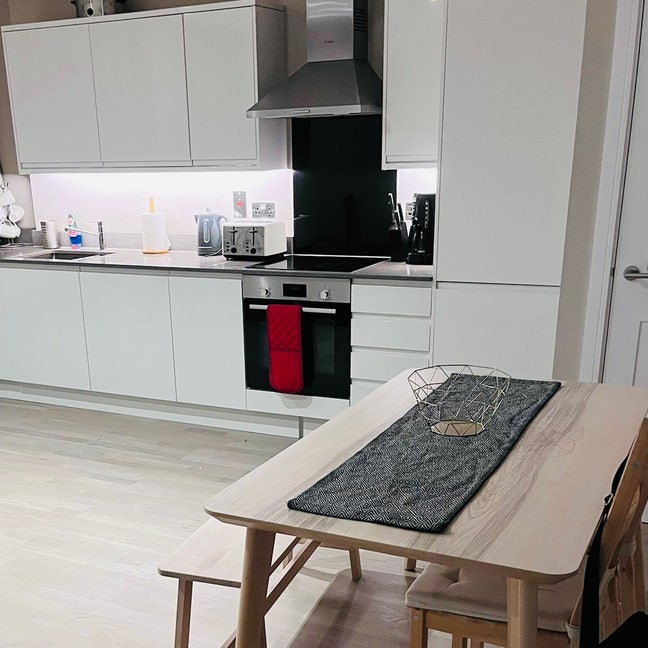 Modern, Southend City Centre, 2 Bed Apartment Main Photo