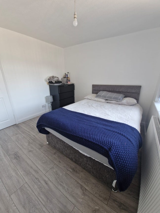 Private room for rent Downley  Main Photo