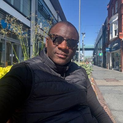 Professional Male seeks a single or double room Main Photo