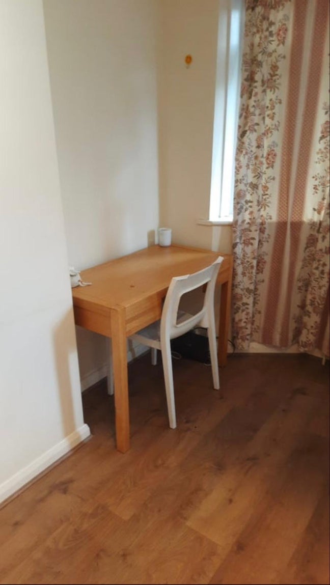 Double Room for Rent in chessington  Main Photo