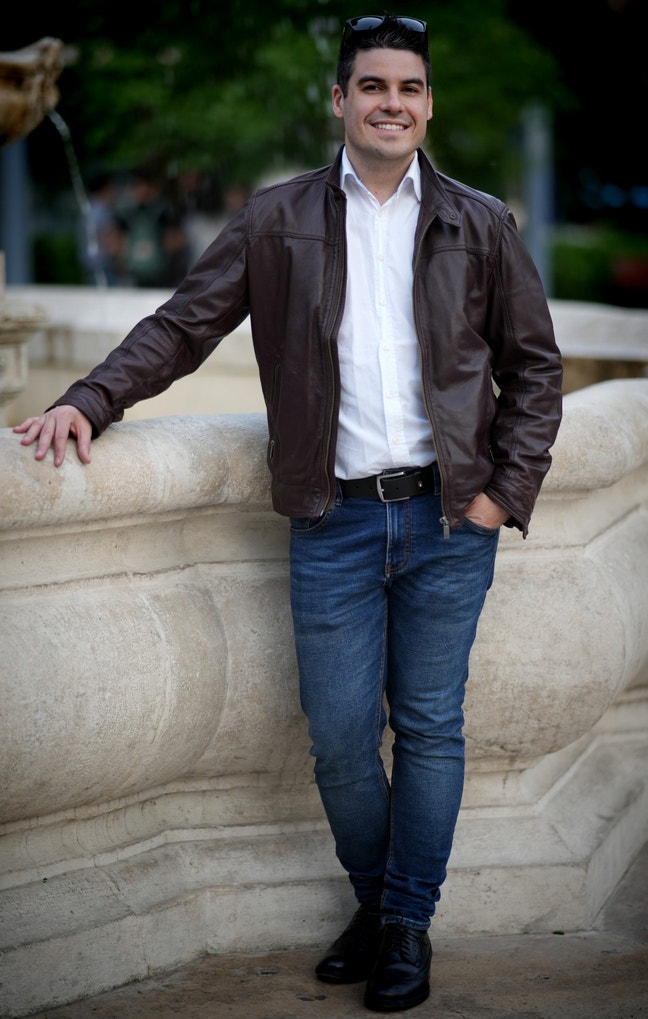 40 year old near Morden Station! Main Photo