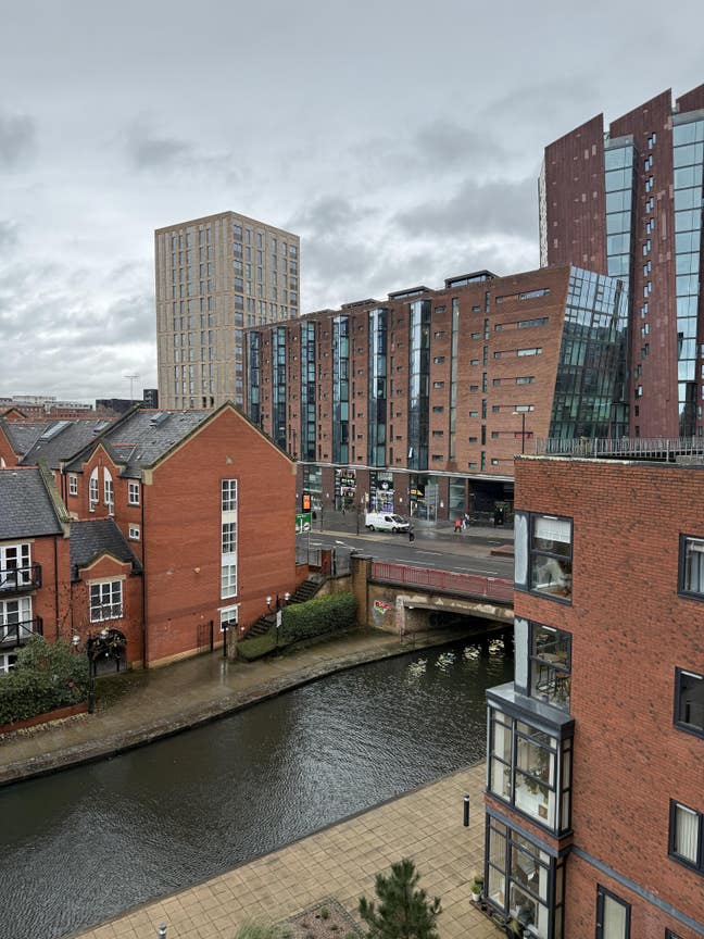 Double Room in City Centre Flat with Canal View Main Photo