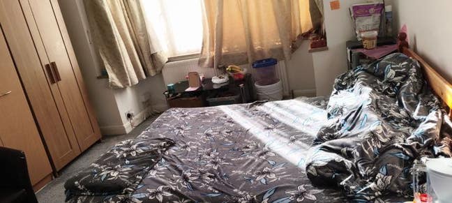 Spacious 2 double rooms available to rent in UB6 Main Photo