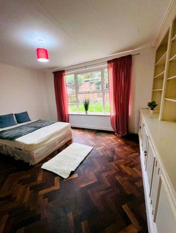 Wimbledon Double Room | Bills Inc | 6 mins To Tube Main Photo