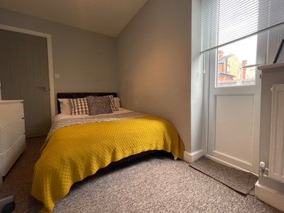 High End Worcester Professional Houseshare Main Photo