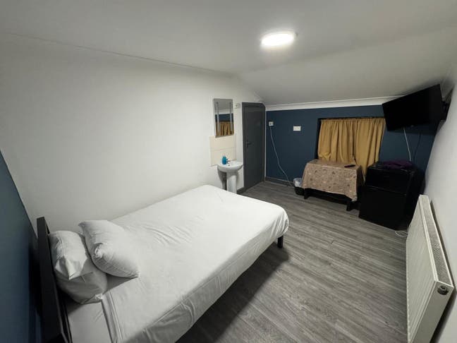 Spacious & Cosy Ensuite Room for Rent in - IG11 8Q Main Photo