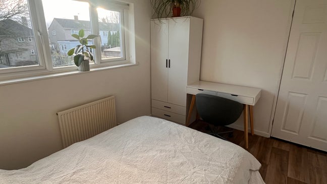 Double Room in Renovated 2-bed Home Main Photo