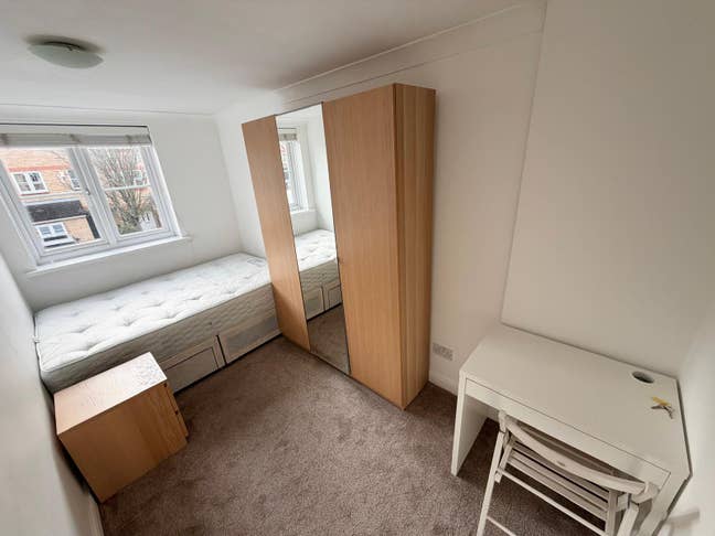 Double Room  - 5 min walk MUDCHUTE Station Main Photo