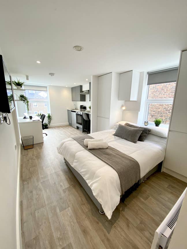 Modern Studio Apartment in Newcastle City Centre  Main Photo