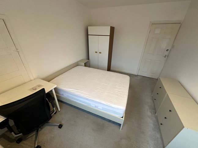 Amazing Rooms in Quiet Road in New Malden Main Photo