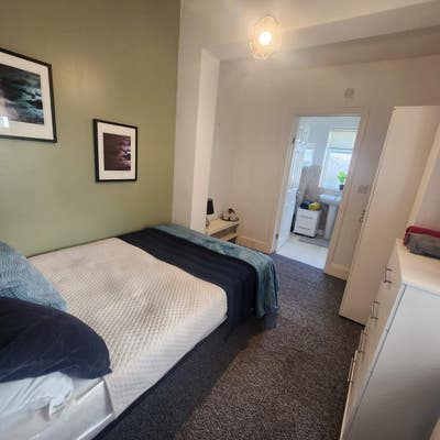 Great en-suite room - with Bath Main Photo