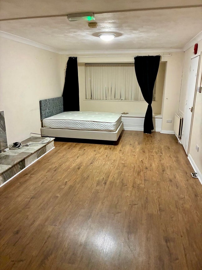 Double Rooms to to let in Bletchley   Main Photo