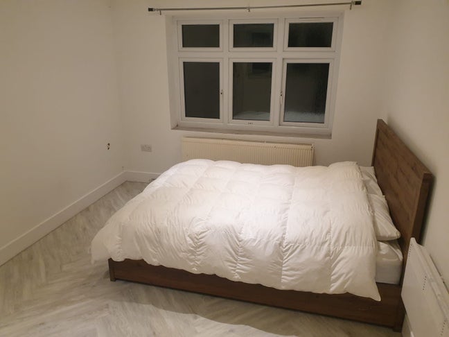 Extra Large room available to rent in Feltham  Main Photo