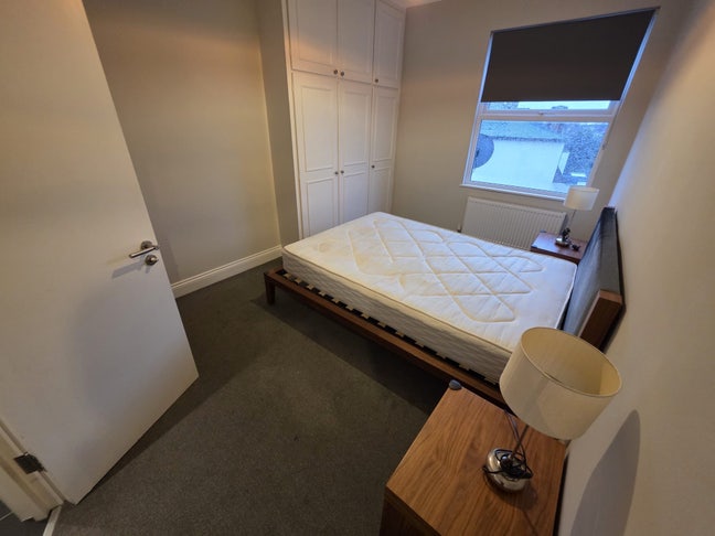 Newly Refurbished 3-Bedroom Flat Main Photo