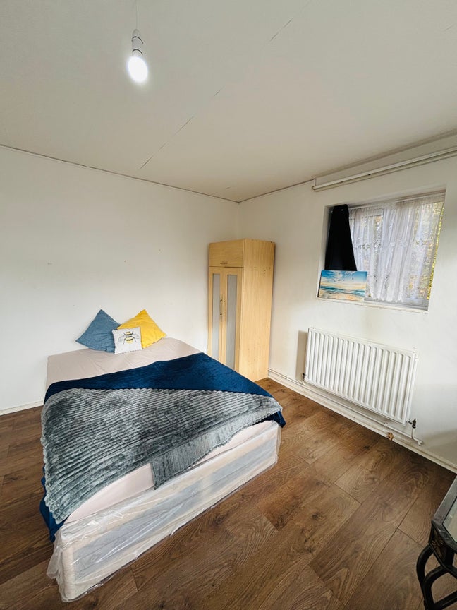 Couples Welcome! Room with Balcony🚶Warwick Avenue Main Photo