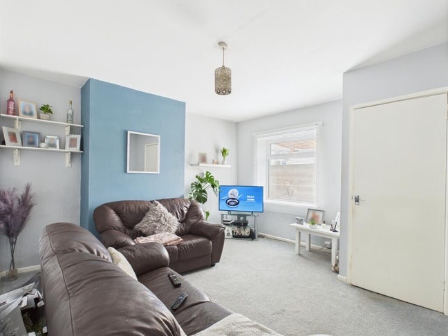 2 bed terraced house to rent in Bridgwater  Main Photo