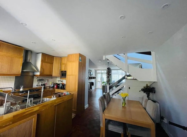 Greenwich Room Available  Main Photo