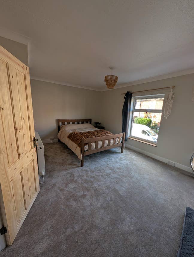 Large Double Room – Part-Time Professional Let  Main Photo