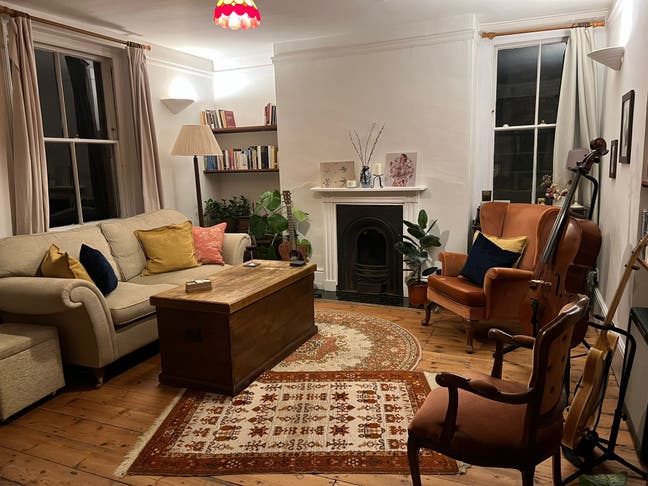 Large double in cosy Cainscross House Main Photo